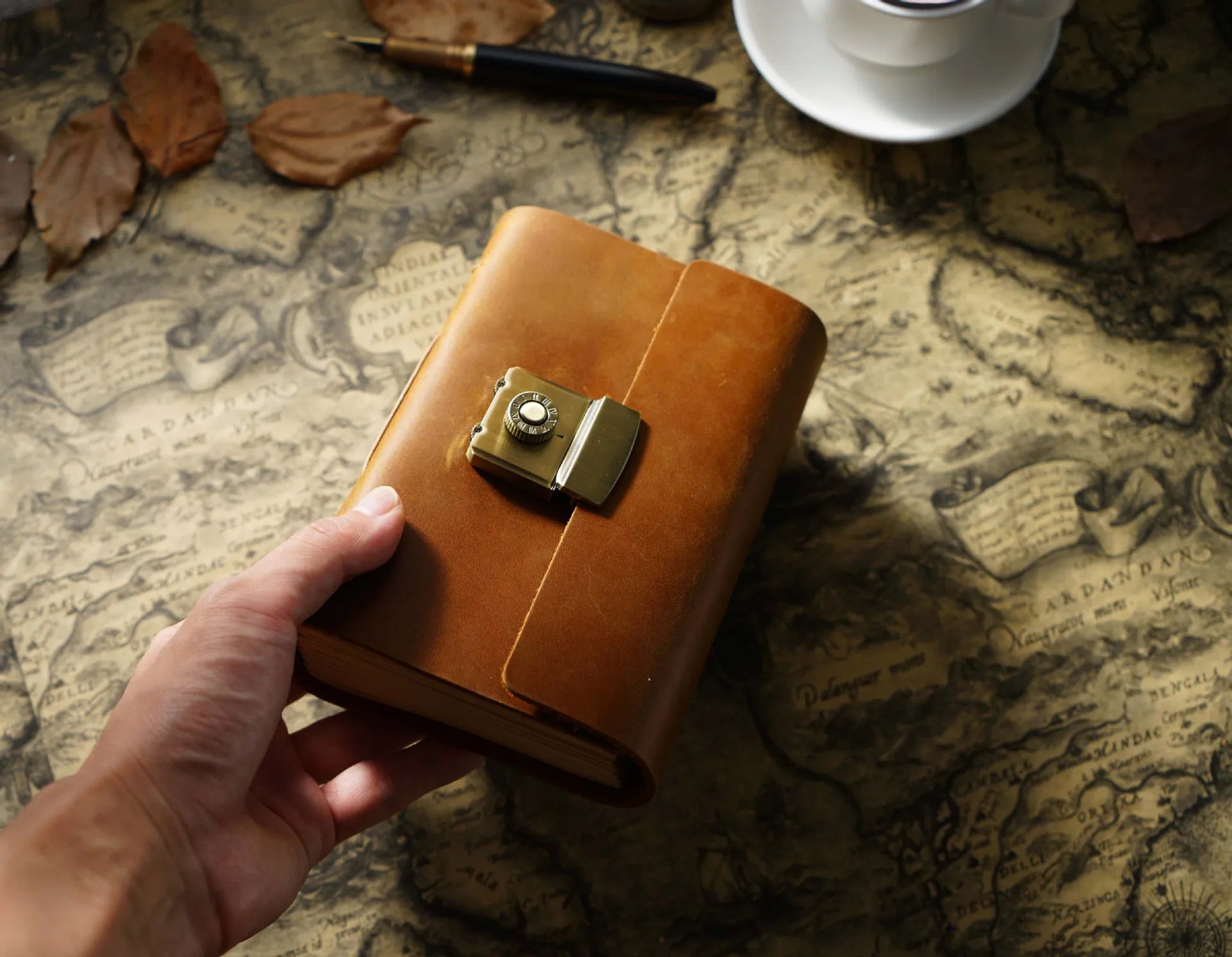 Retro Notepad Loose-leaf Diary Hand Account Book Password Lock Brown Stationery Gift Men and Women Handmade Cowhide Notebook