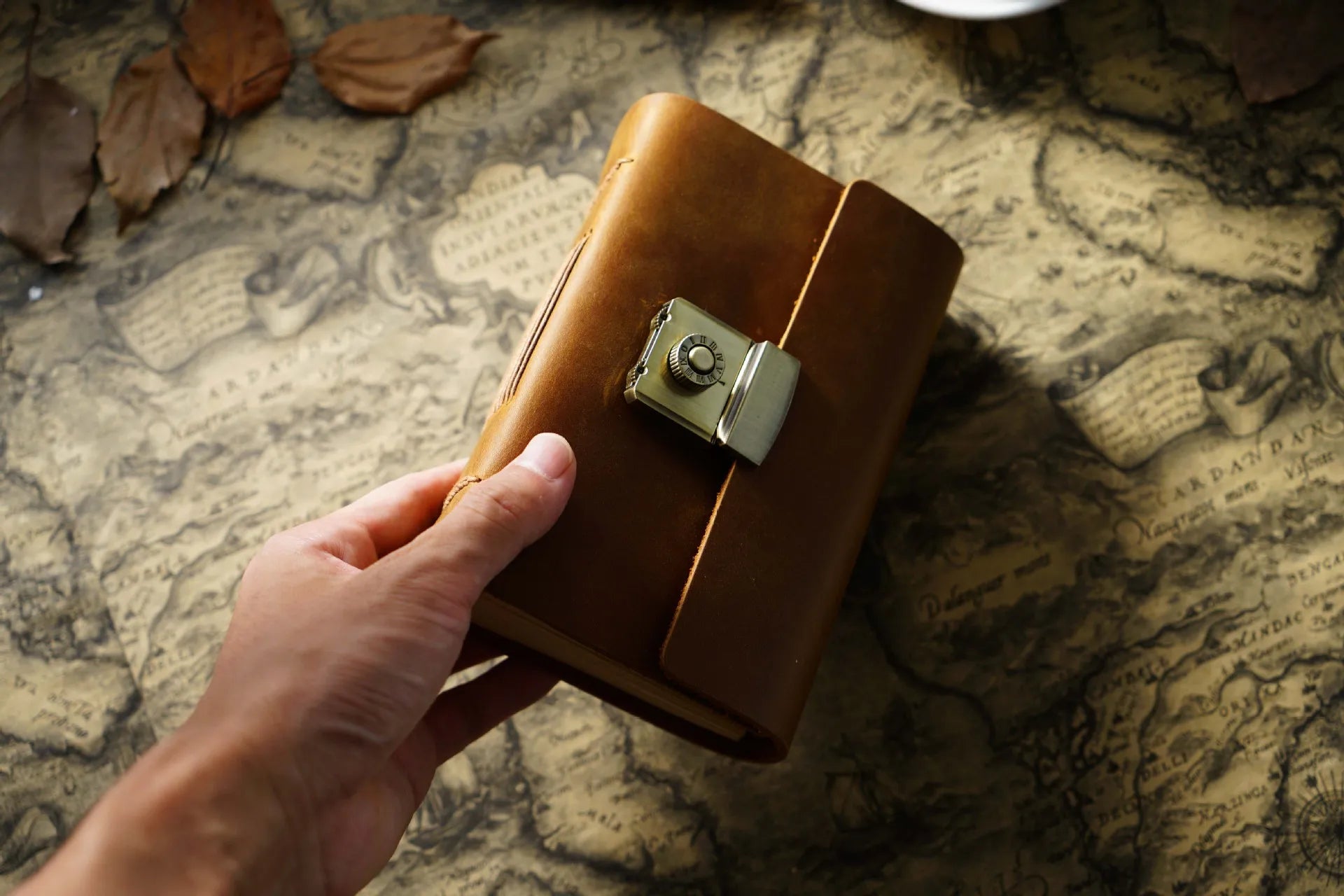 Retro Notepad Loose-leaf Diary Hand Account Book Password Lock Brown Stationery Gift Men and Women Handmade Cowhide Notebook